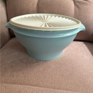 🩵Tupperware Servalier Bowl Light Blue 4.1 L/17 1/4 cups mix prep store serve NEW